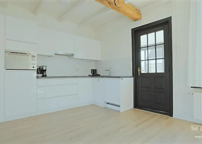 Theislandlife House 11p