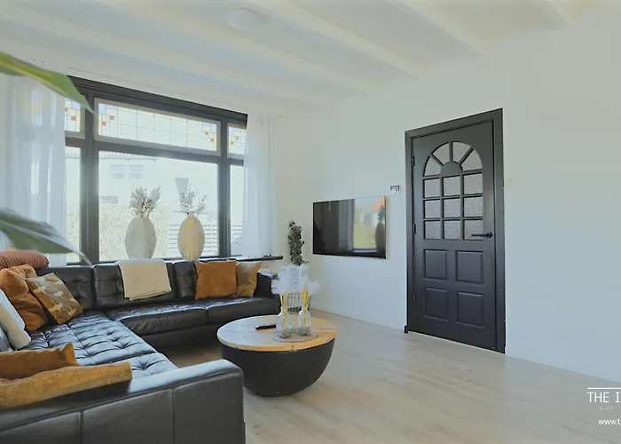 Theislandlife House 11p