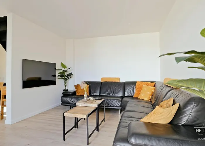 Theislandlife House 11p