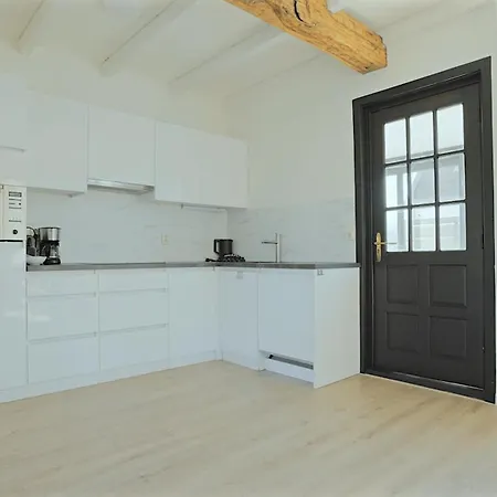 Theislandlife House 11p